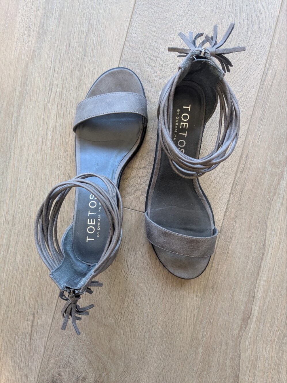 Gray Open Toe Sandal Block Heel Size 9 1/2 Toetos By Dream Pairs
